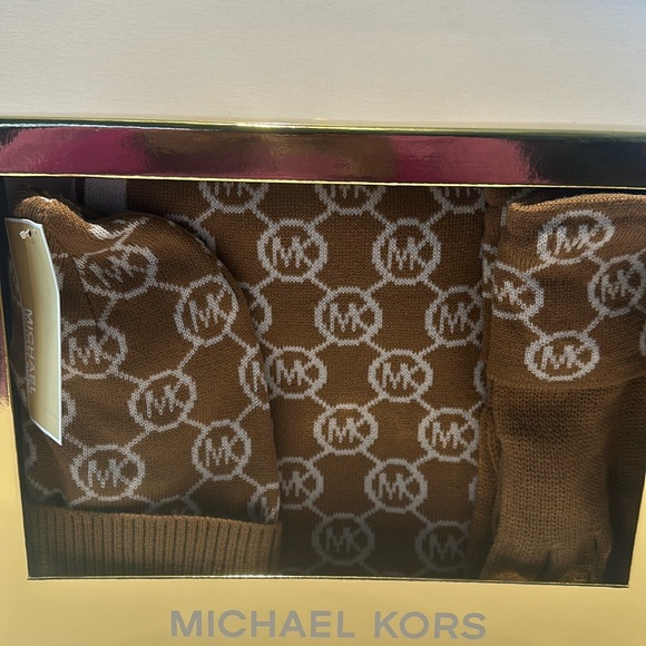 Michael Kors Gold & White Hat, Scarf and Gloves Set. - Picture 1 of 5